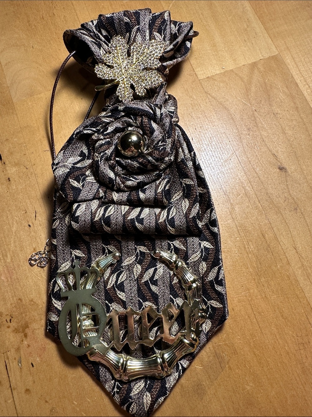 Claiborne Queen Brown Leaf-Print Silk Necklace Tie with Gold Accents